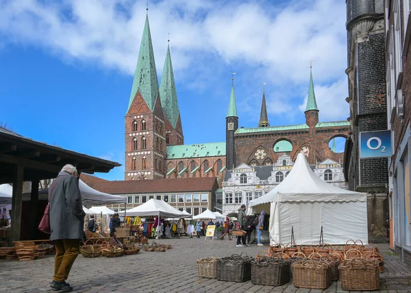 Lübeck April 2022 Kunsthandwerkermarkt Mit Zelten Und Ständen Der Innenstadt — Stockfoto