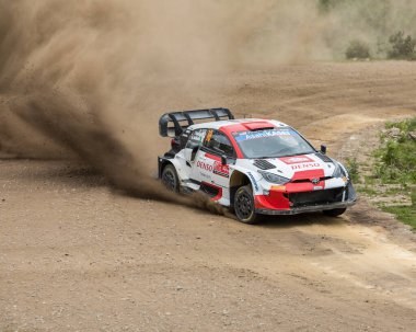 Cabeceiras de Basto, Portekiz - 21 Mayıs 2022: 18 Takamoto KATSUTA (JPN), Aaron JOHNSTON (IRL), TOYOTA GAZOO RACING WRT, TOYOTA GR YARIS RALLY1, WRC PORTUGAL 2022 için eylem aşamasında