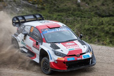 Cabeceiras de Basto, Portekiz - 21 Mayıs 2022: 69 Kale ROVANPERA, Jonne HALTTUNEN, TOYOTA GAZOO WRT, TOYOTA GR YARIS RALLY1, WRC PORTUGAL 2022 için bir aşama sırasında eylem halindedir