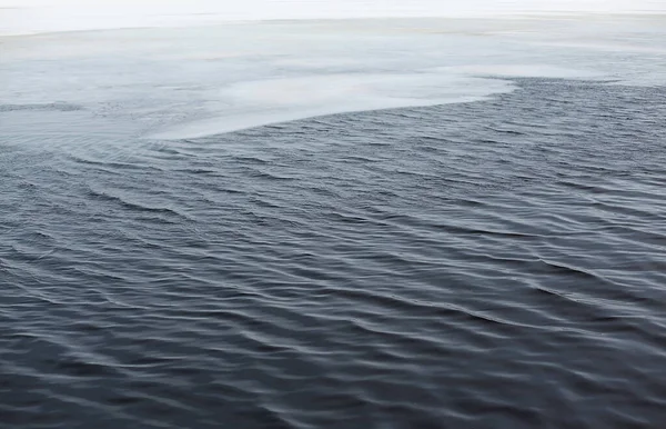 Rissige Eisschollen Auf Gefrorenem Meer Winterkalter Hintergrund Wasser Von Oben — Stockfoto