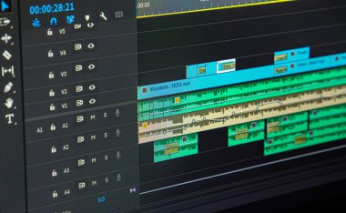 Bilgisayar ekranında video düzenleme zaman çizgisi