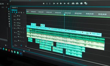 Bilgisayar ekranında video düzenleme zaman çizgisi