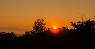 Tayland 'da sabah sisi altında dağlar Chiang Mai