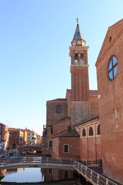Kilátás Városra Chioggia Csatornával Vena Templomtorony Chiesa Della Santissima Trinita — Stock Fotó