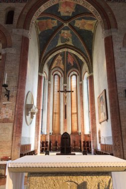 İtalya Treviso 'daki Chiesa di San Francesco kilisesinin mihrabıyla.