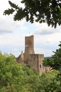 Eifel köyü Monreal, Almanya 'daki Loewenburg şatosunun kalıntıları