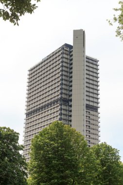 Almanya 'nın Bonn kentindeki BM kampüsünde Birleşmiş Milletler organizasyonlarına ev sahipliği yapan ofis kulesi Langer Eugen