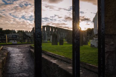 Günbatımında St. Andrews Katedrali harabeleri, İskoçya, Birleşik Krallık
