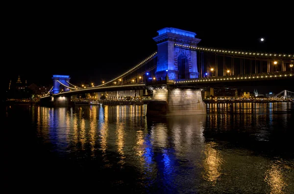 Famous Chain Bridge Illuminated City Background Night Budapest Hungary — Stock Fotó