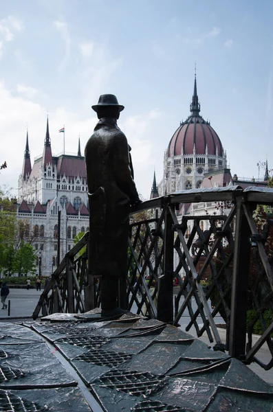 Statue Imre Nagy Facing Hungarian Parliament Building Orszghz Martyrs Square — Photo