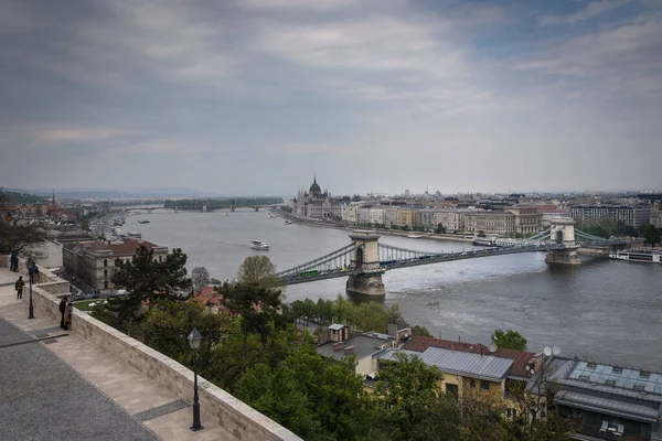 Budapest Stadtlandschaft Mit Der Berühmten Kettenbrücke Über Die Donau Und — Stockfoto