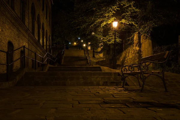 Budapeşte 'nin tarihi Buda bölgesindeki cadde, Macaristan