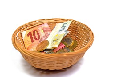 Para toplamak için para ve banknotlar sepete.