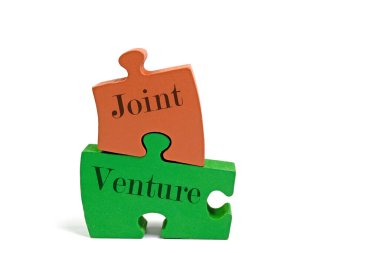 Üzerinde yazıt ortaklığı olan yapboz parçaları