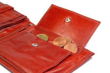 Beyaz bir arkaplan karşısında bozuk para çantası