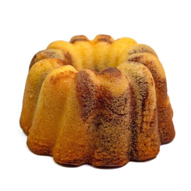 Yuvarlak kum keki beyaz arka planda izole edilmiş.