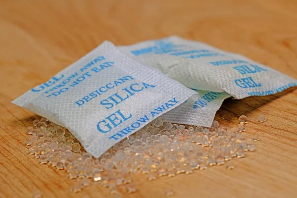 Stock image Silica gel as a granulate in a paper bag