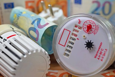 Su sayacı, termostat ve banknotlar ek kiralama maliyetlerini simgeliyor