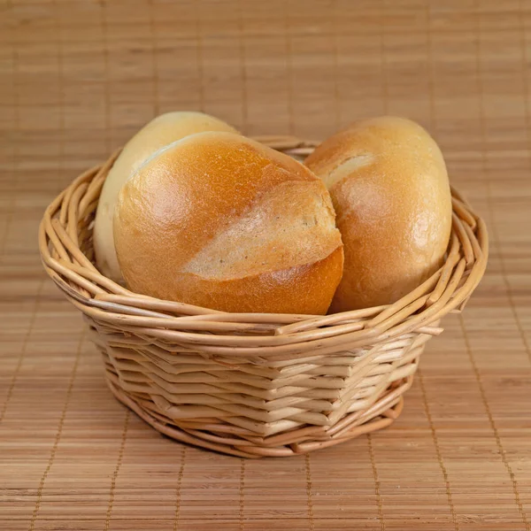 Weizenbrötchen Korb — Stockfoto