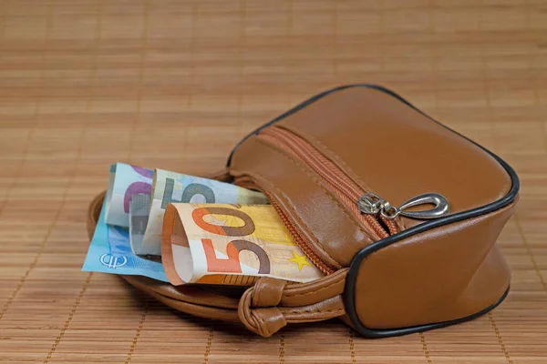 Bolso Pequeño Con Billetes Euros — Foto de Stock