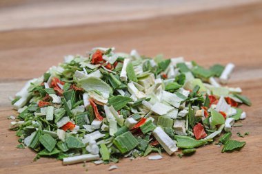 Yakın planda kurutulmuş sebze çorbası.