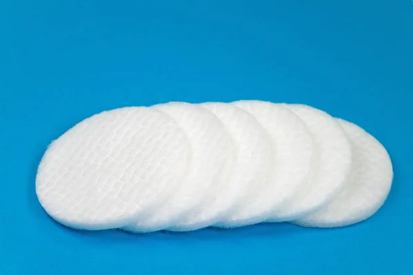 Cotton Pads Isolated Blue Background — Stock Photo, Image