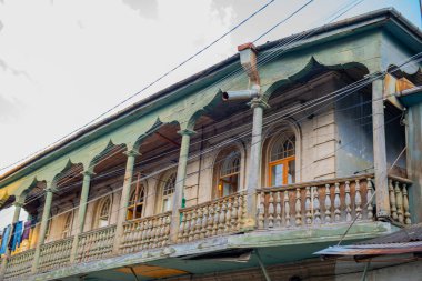Kutaisi 'de güzel oyulmuş bir balkon. Yüksek kalite fotoğraf