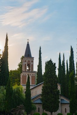 Aziz Genino Kilisesi 'nin muhteşem çan kulesi.