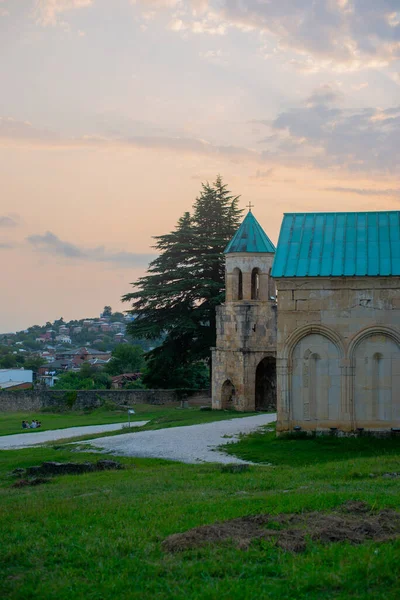 Een van de unieke tempel in Kutaisi in Georgië — Stockfoto