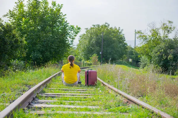 Sad Traveler Red Suitcase Railroad Sits High Quality Photo — Stock Photo, Image