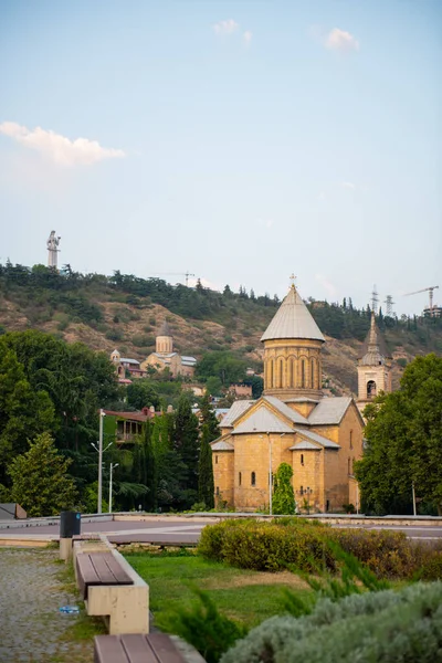 Православный небольшой храм в Тбилиси в Грузии — стоковое фото