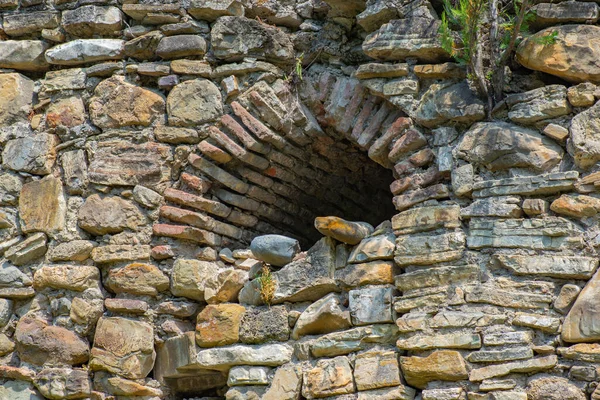 Ruínas medievais muito curiosas na fortaleza de Ananuri — Fotografia de Stock