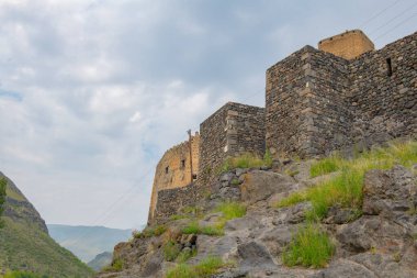 Khertvisi kalesi Gürcistan 'da çok güzeldir.