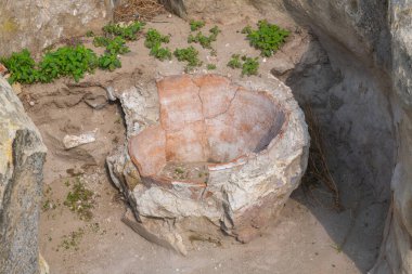 Gürcistan 'ın Uplistsikhe şehrinde farklı taşlar