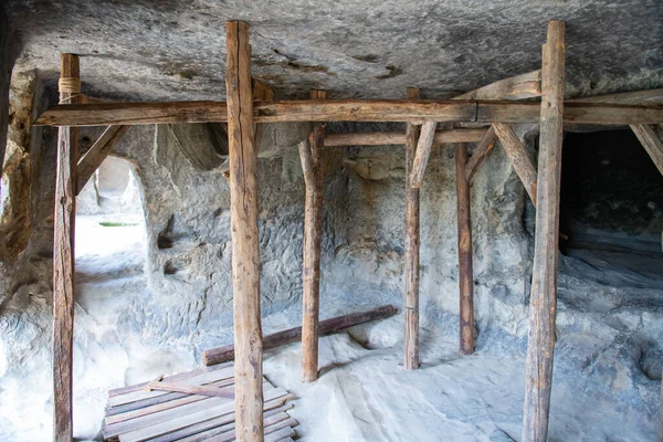 Buildings in a cave in the city of Uplistsikhe in Georgia — Stock Photo, Image