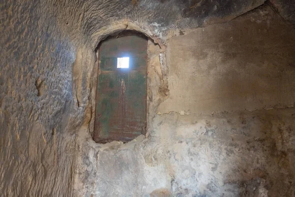 Small door in a cave in Uplistsikhe in Georgia — Stock Photo, Image