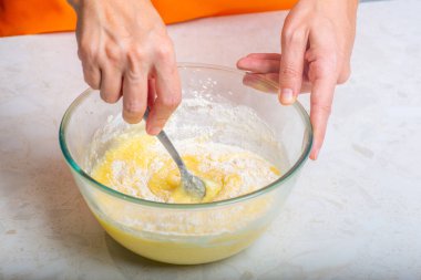 Unu malzemelerle karıştır.