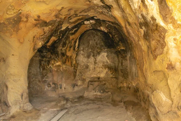 그루지야 의 Uplistsikhe 에 있는 동굴에 있는 큰 방 — 스톡 사진