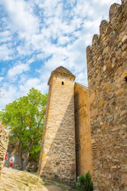 Küçük Vedzatkhevi nehri Aragvi 'ye akar.