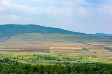 Tarım ürünlerinin yetiştiği yerlerden biri.
