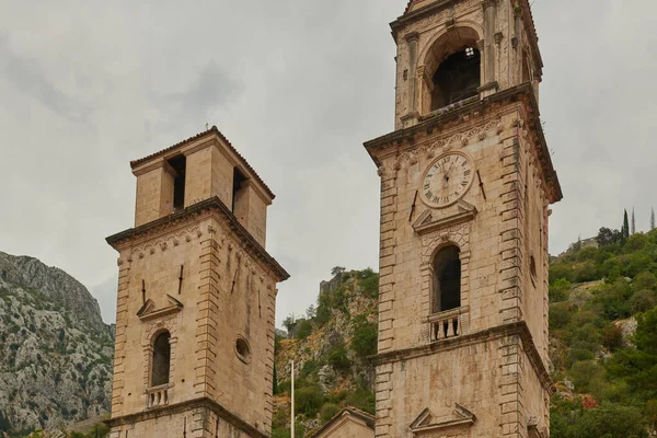 Perast Karadağ 'da bir şehir. Karadağ' da antik bir şehir.