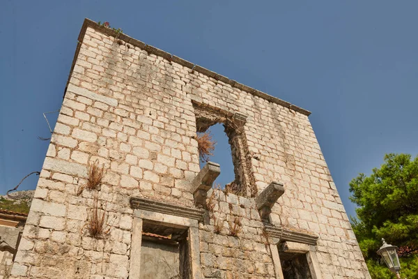 Perast Karadağ 'da bir şehir. Karadağ' da antik bir şehir.