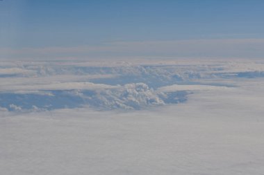 Uçaktan gökyüzü çok güzel.