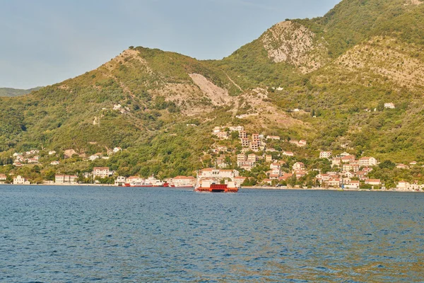 Vista de la bahía de Kotor y las montañas de Montenegro —  Fotos de Stock