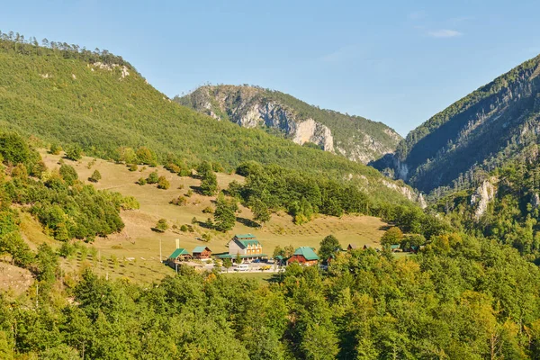 Karadağ 'ın yazın doğası üzerine muhteşem bir manzara