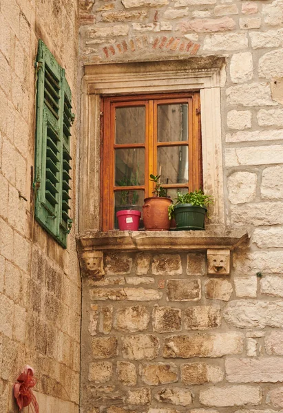 Budynki mieszkalne z kamienia w Czarnogórze piękne — Zdjęcie stockowe