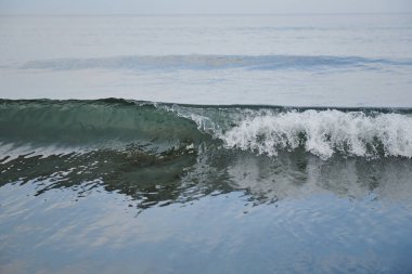 Yazın gün boyunca Karadeniz 'de büyük dalgalar