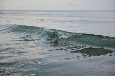 Yazın gün içinde Karadeniz 'de küçük dalgalar