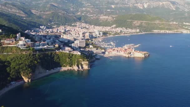 Luchtfoto van de oude stad Budva Montenegro — Stockvideo