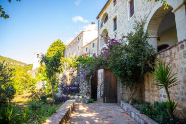 Podostrog, Budva, Karadağ - 23 Eylül 2021: Podmaine Manastırı veya Podostrog Bölgesi, Budva, Karadağ